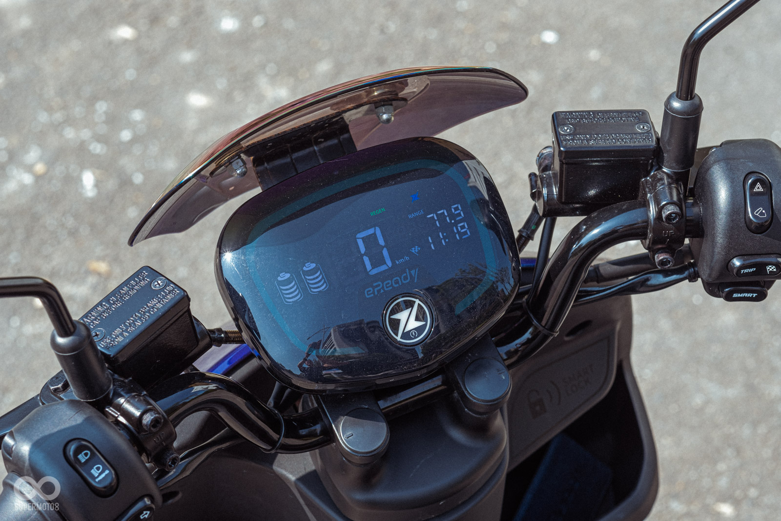 儀表在大太陽下辨識度相當不錯