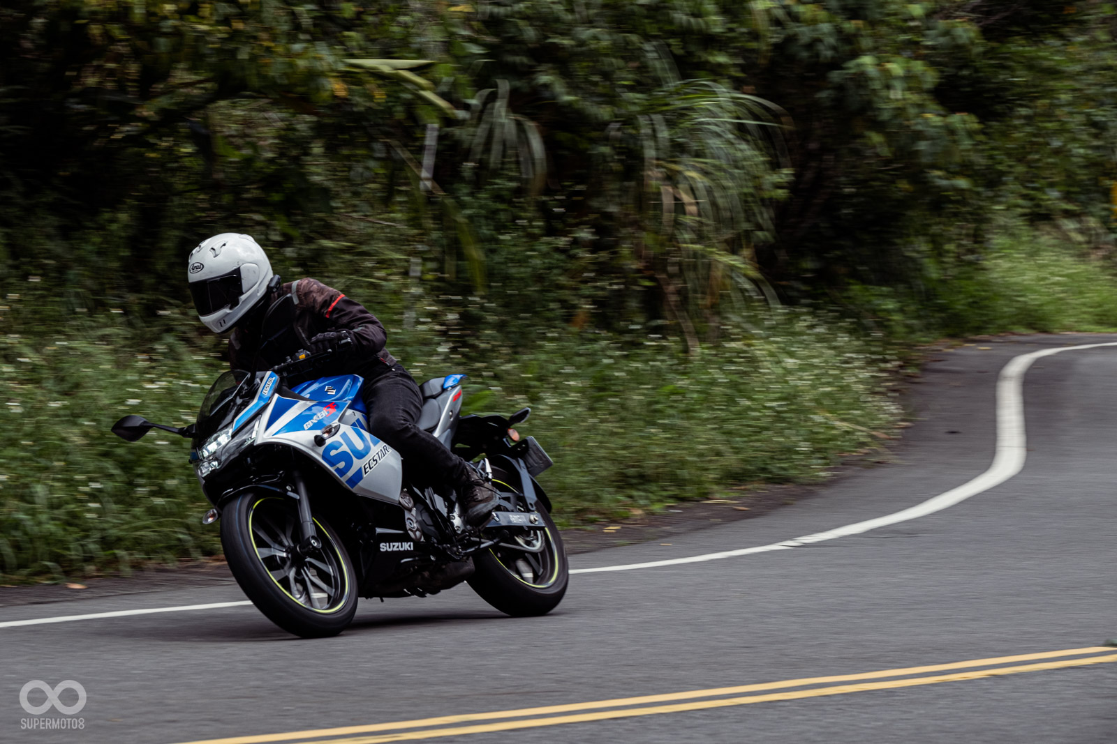 GIXXER SF 250的26匹馬力在山路上能給予騎士十足的動力感受