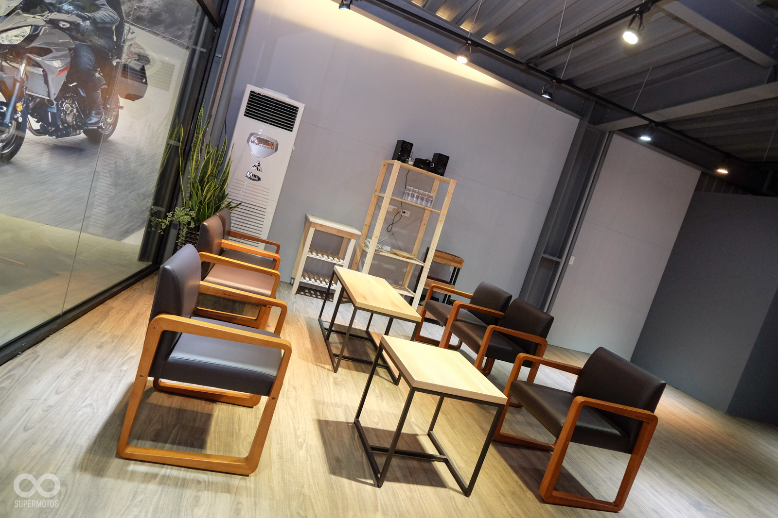 二樓的活動區相當的寬敞