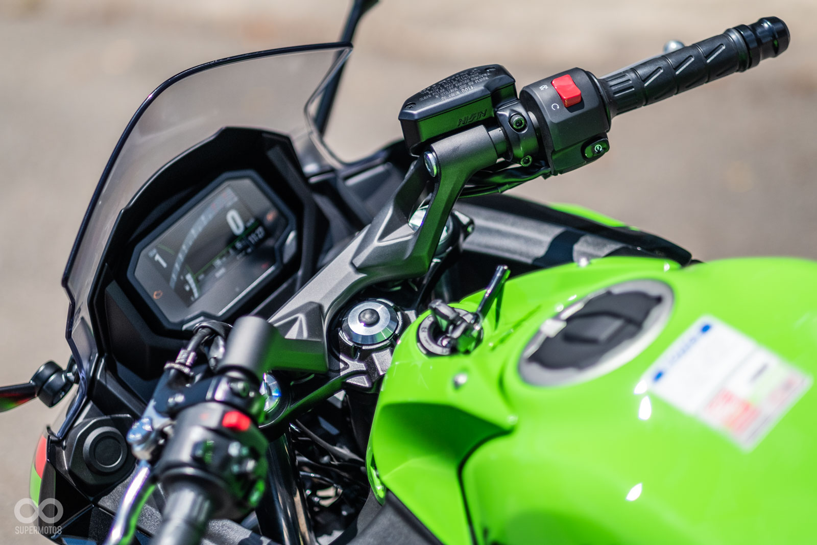 左右把手雖然為分離式設計,但經過加高確保一定的舒適性