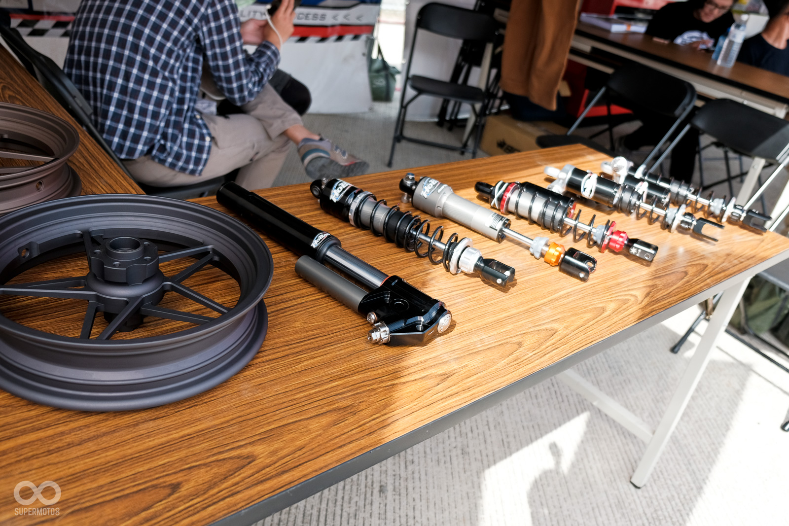 除了輪胎的品牌之外,現場也有國內的懸吊品牌前來擺攤