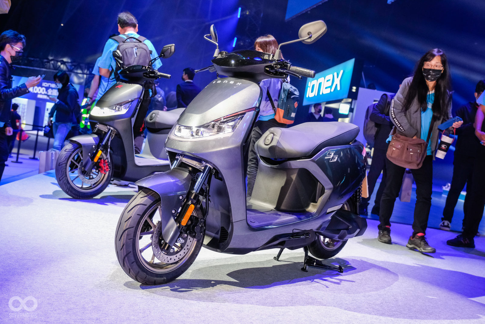 比起美型的i-One,S6外型更酷一些