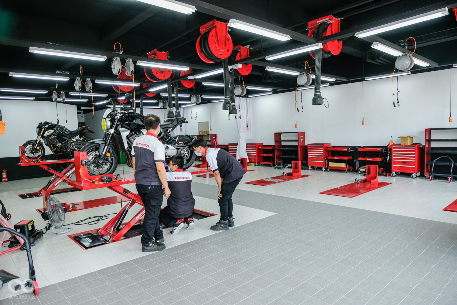 別懷疑，這邊全部都是維修區