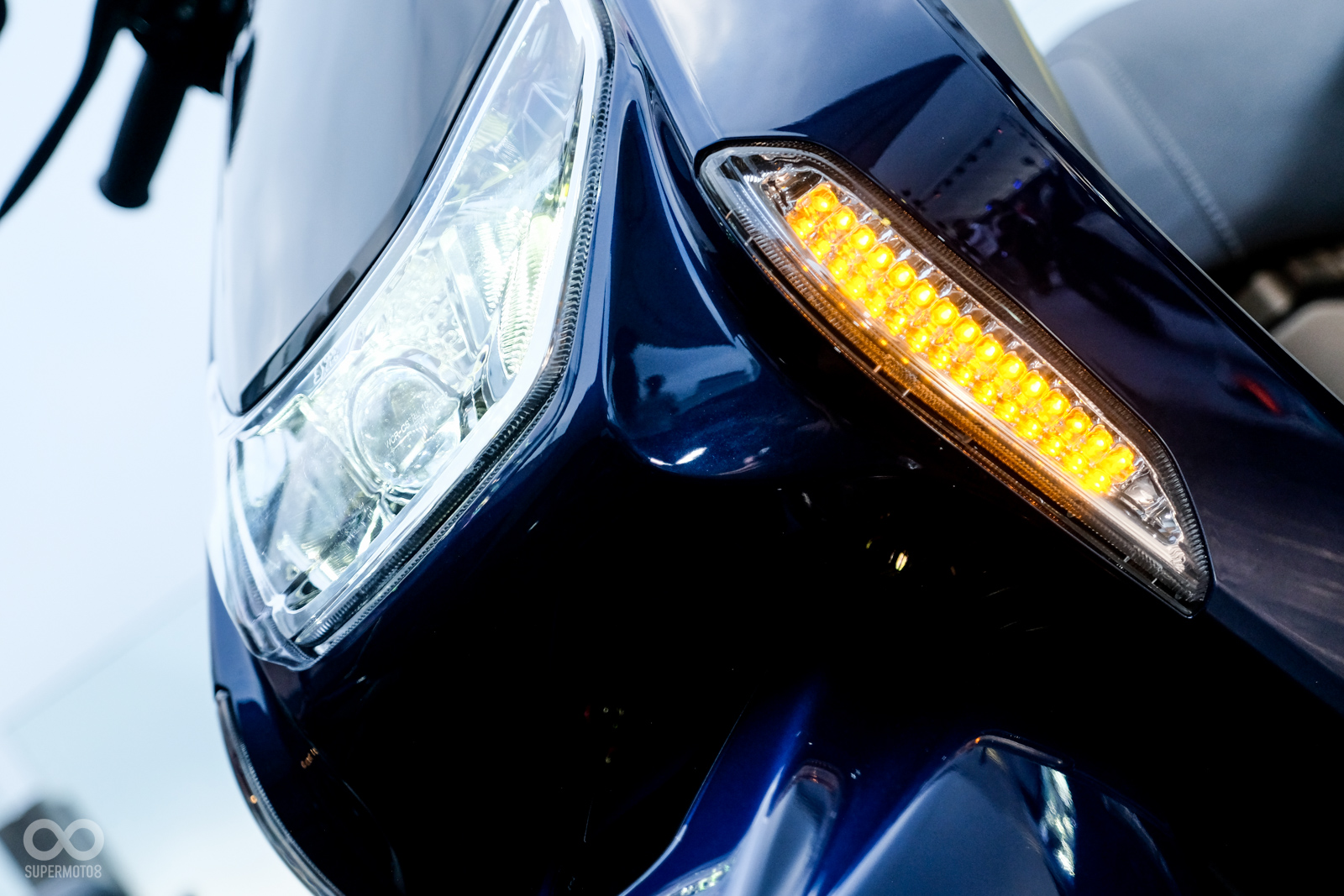 全車光源皆採用LED設置,頭燈更加入魚眼設計