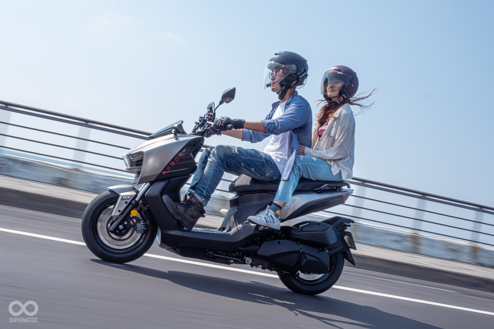 騎著MMBCU雙載巡航在海岸公路上,真的是很愜意舒適!