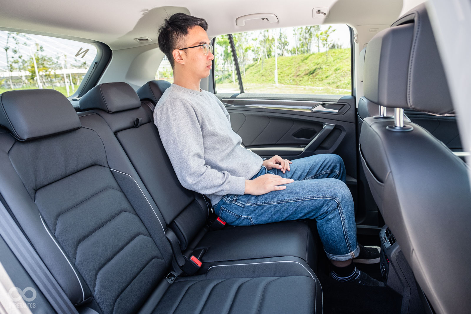 180公分男性在調整完駕駛坐姿後,後座仍保有驚人的空間表現