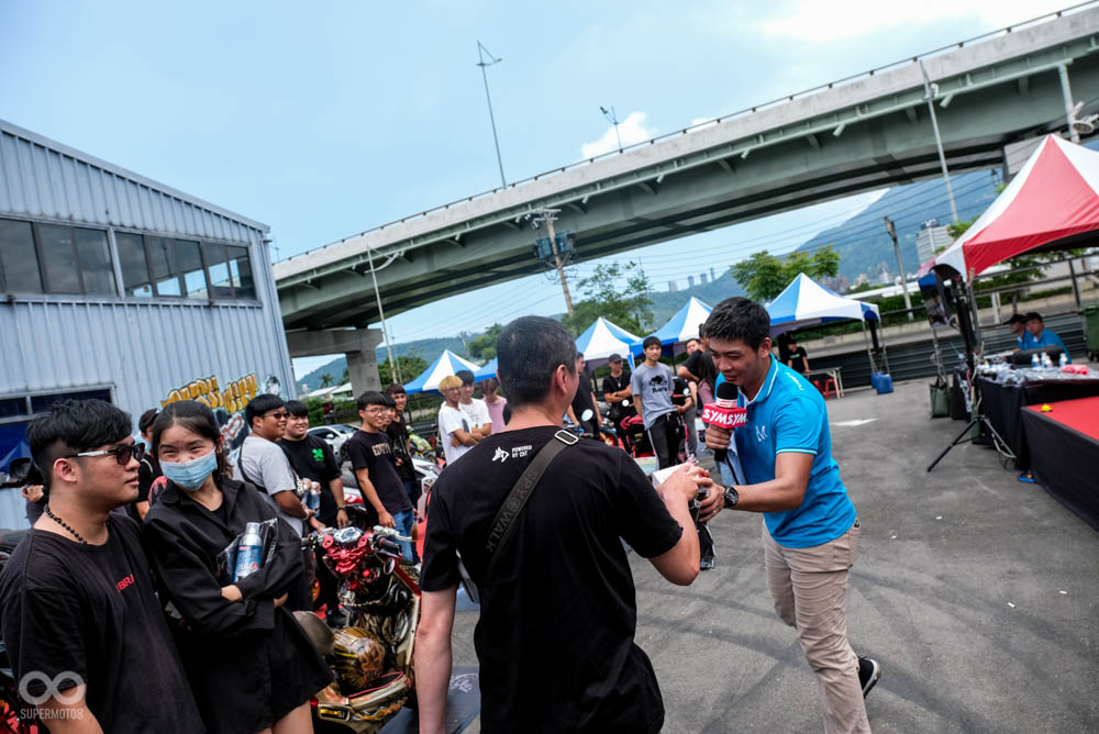現場看圖猜車有獎徵答,答對的車友馬上就送出實用的周邊好禮