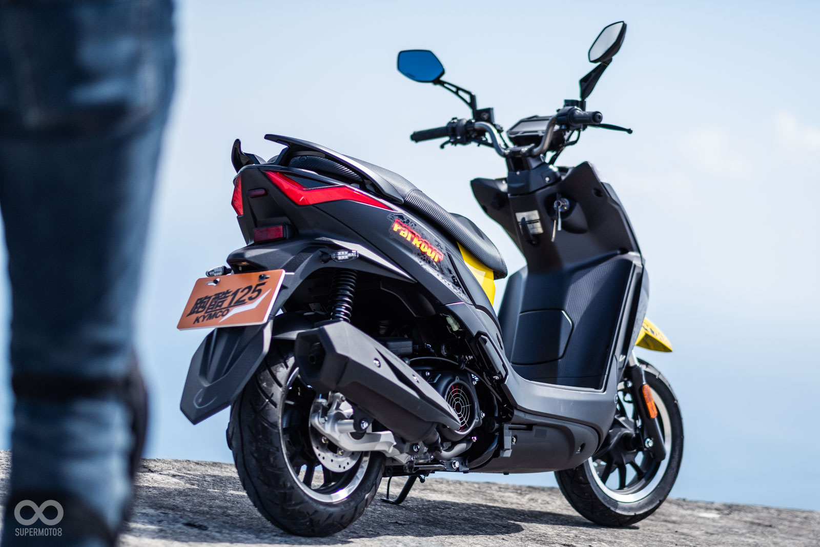 車尾的導光燈條相當顯眼