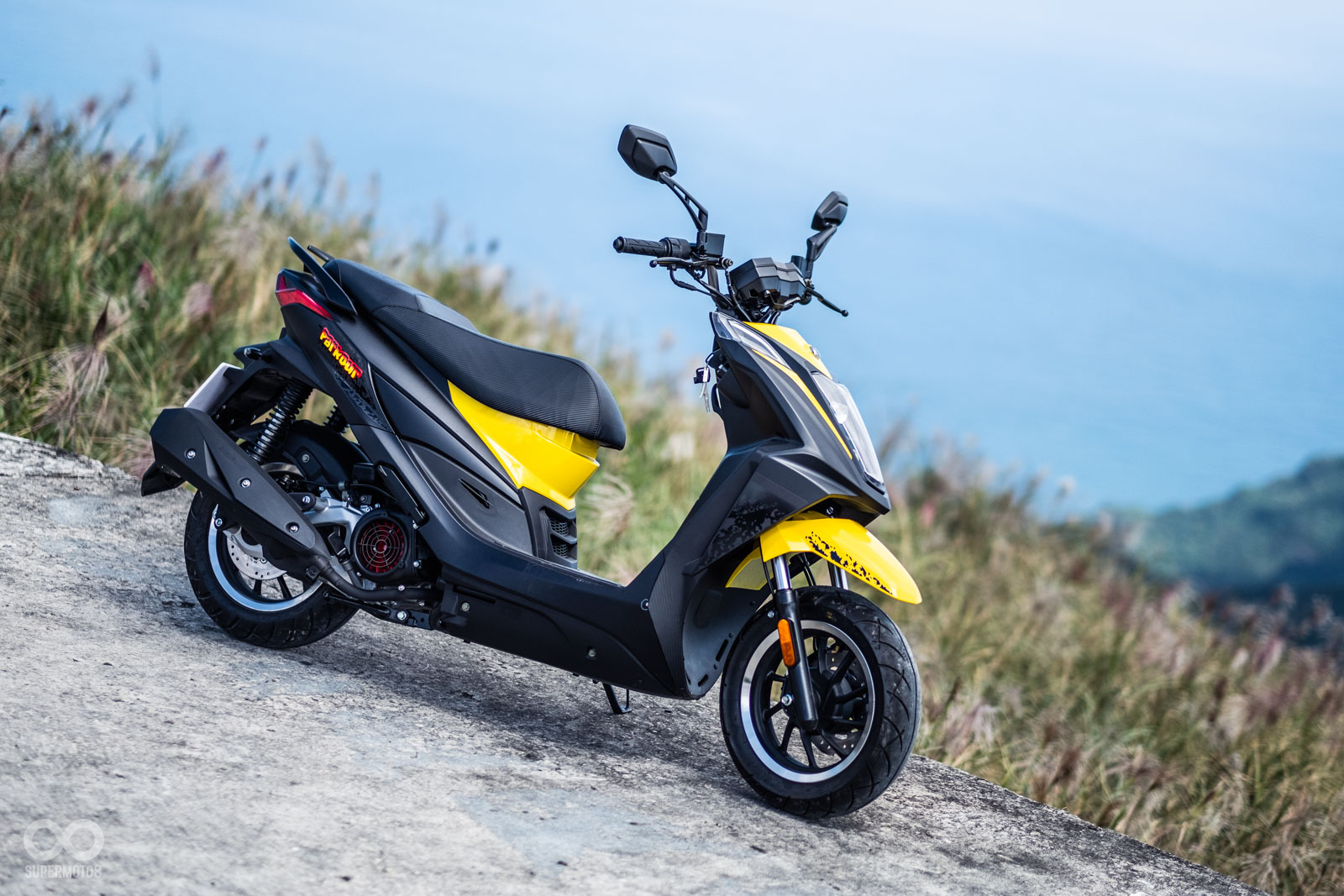 跑酷 125擁有前120、後130寬的輪胎規格,營造出霸氣的視覺感受