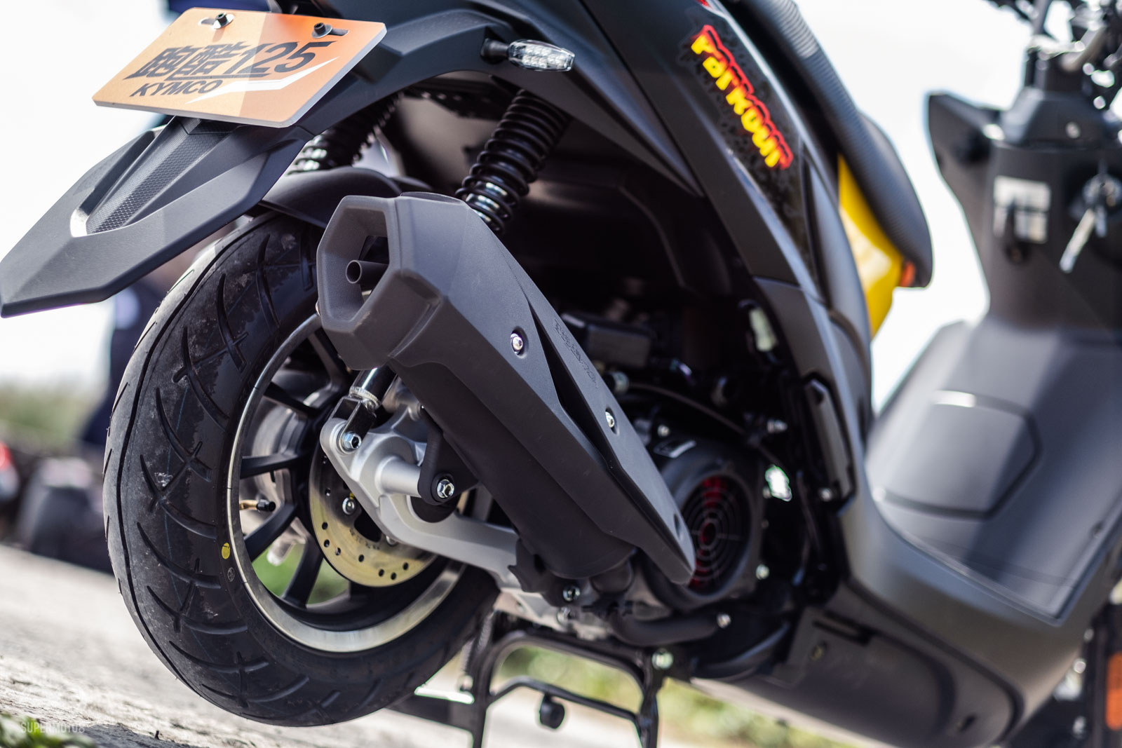 後輪同樣採用碟式煞車