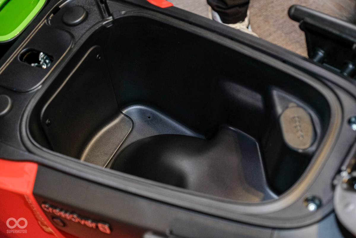 車廂空間比起其他Gogoro車款來說變小了一些