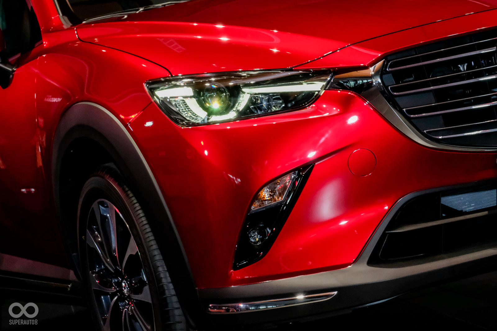 雖然燈組外型相同,但內部燈具位置略有調整