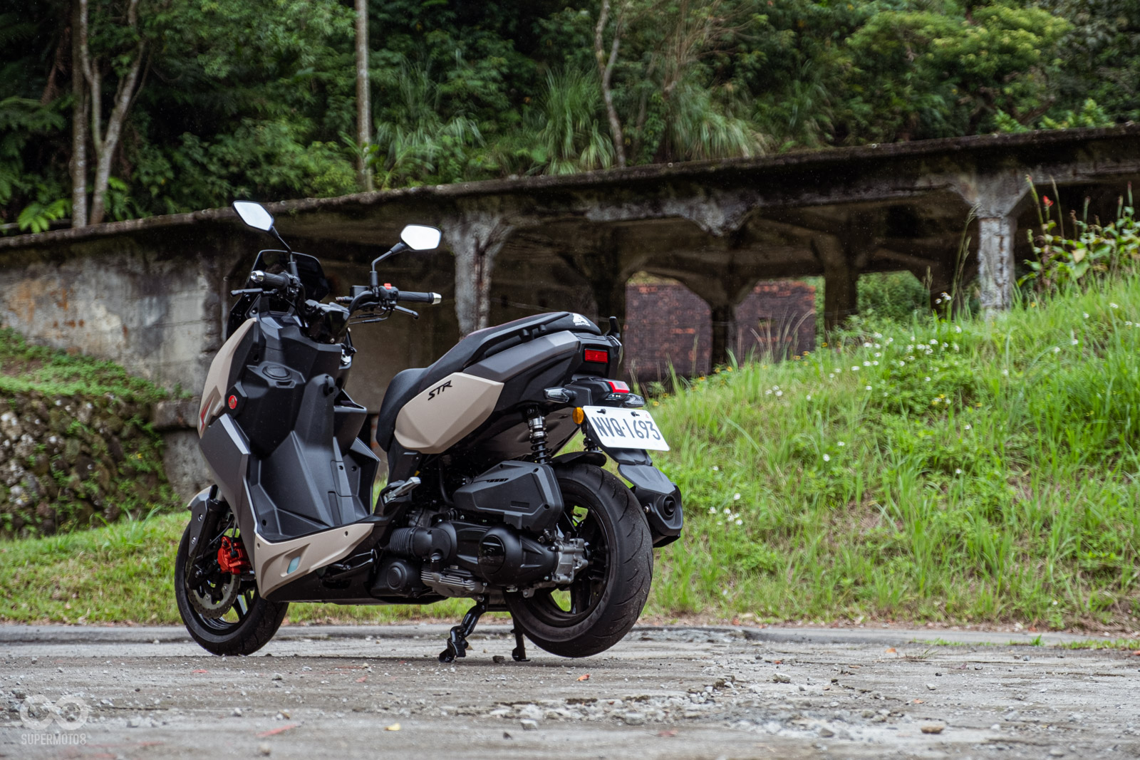 白牌的STR 250以更大的馬力,在發表後掀起轟動