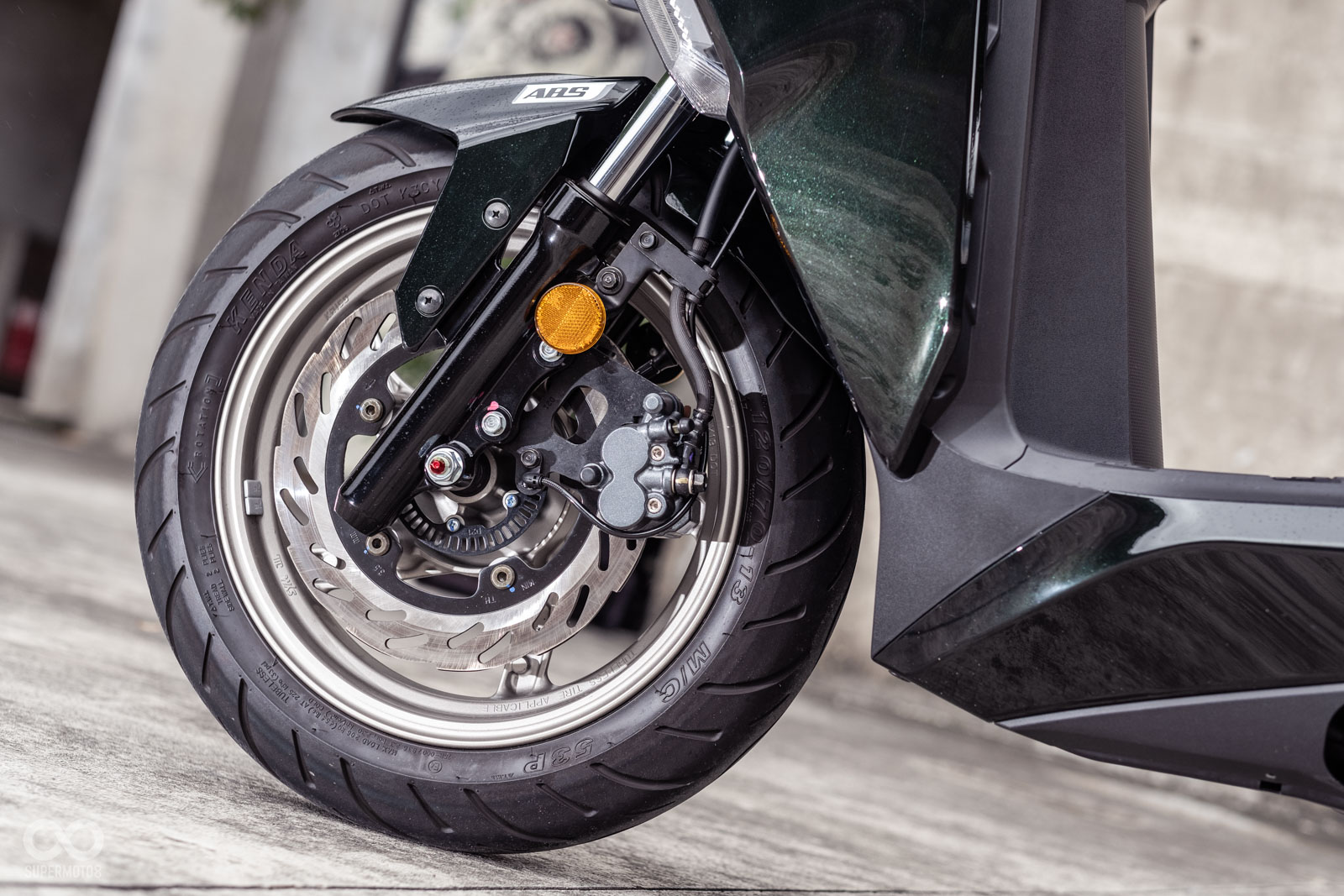 單向雙活塞卡鉗與260mm碟盤，搭配Bosch 10代ABS系統