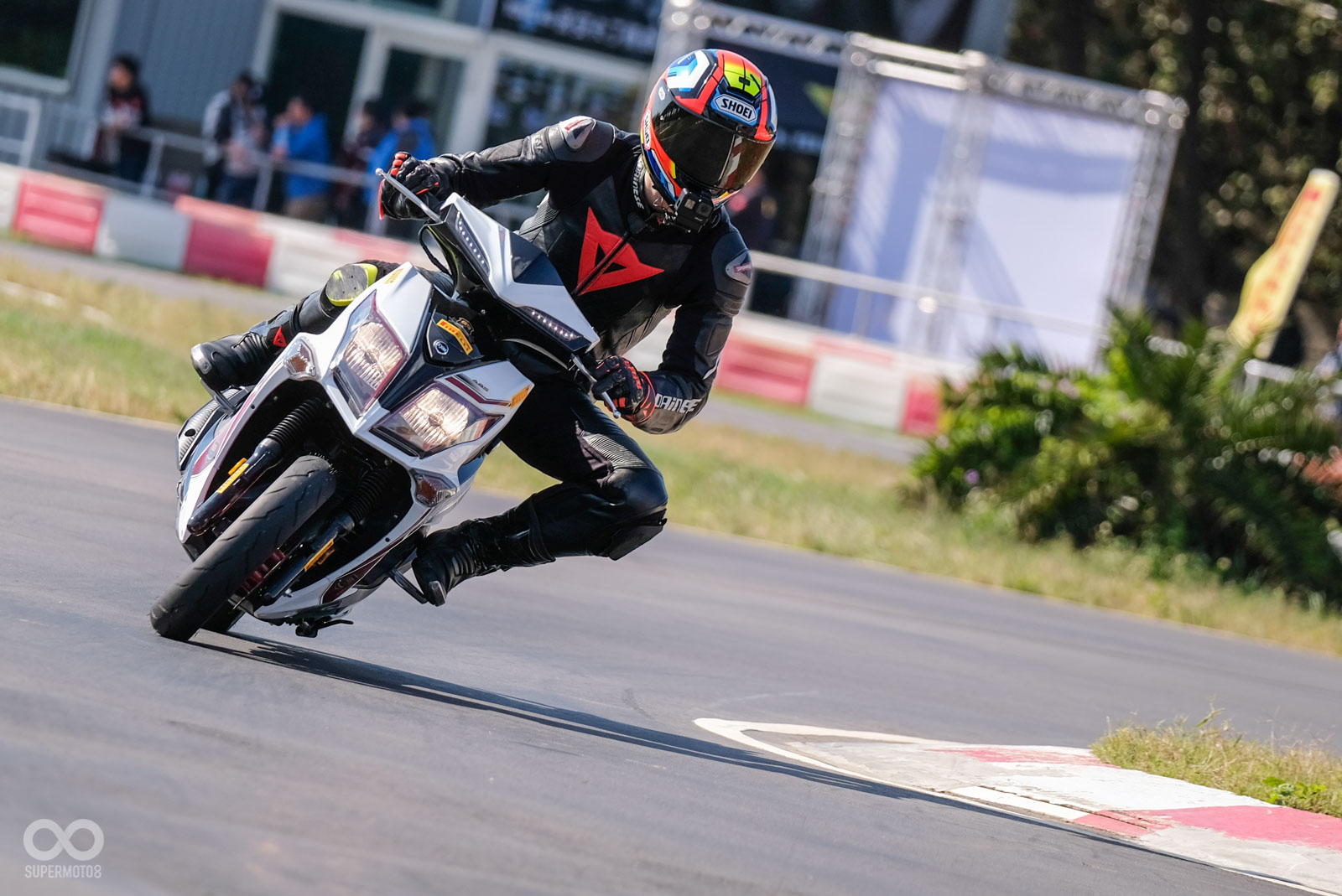 一下場馬上就能感受到PIRELLI DIABLO ROSSO™ SCOOTER SC和過去的產品有著許多類似的特性