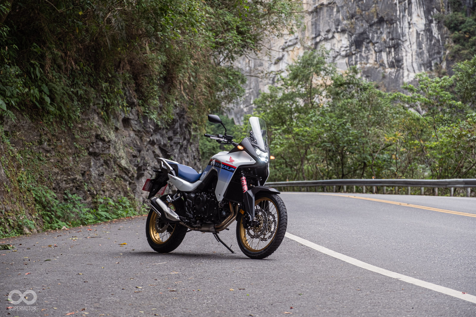 較高的風鏡,可以讓你長途移動時抵擋風壓