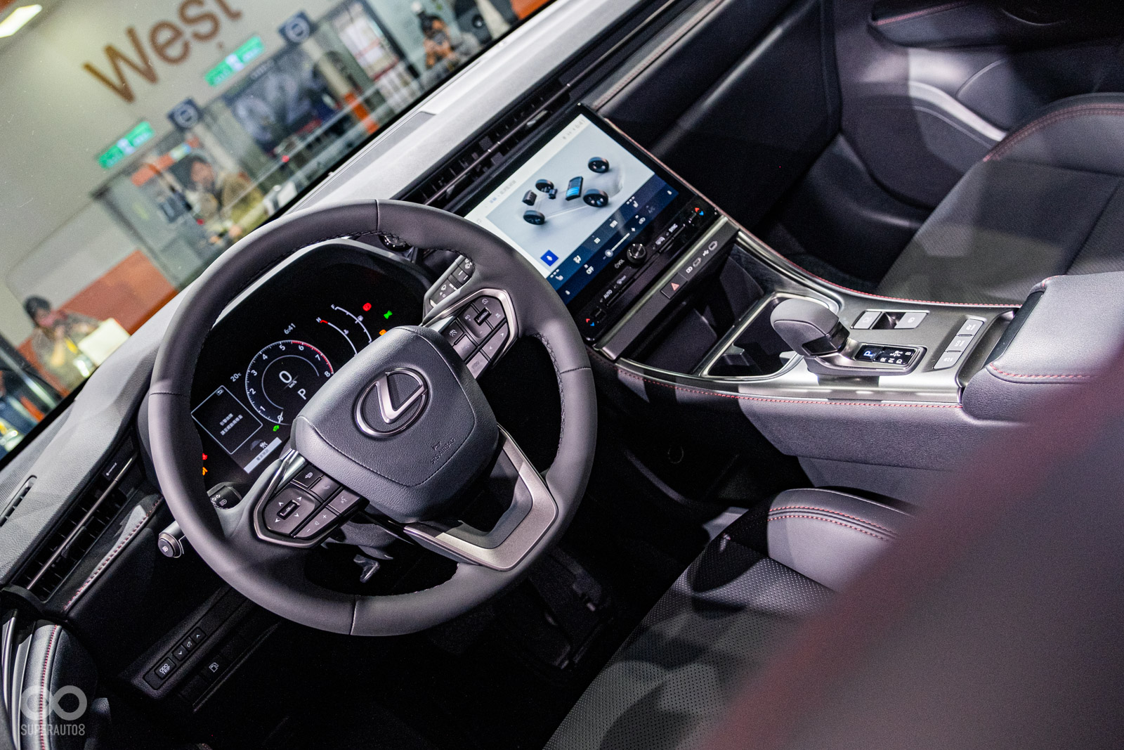 9.8吋數位螢幕提升科技感