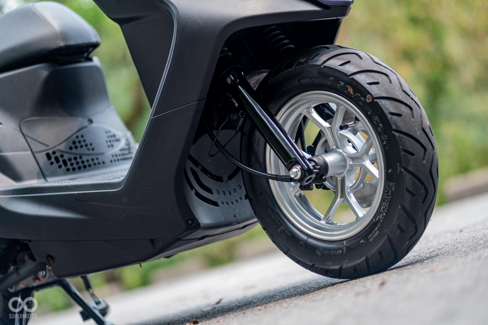 全新的輪框造型替迪爵125增添幾分運動氣息