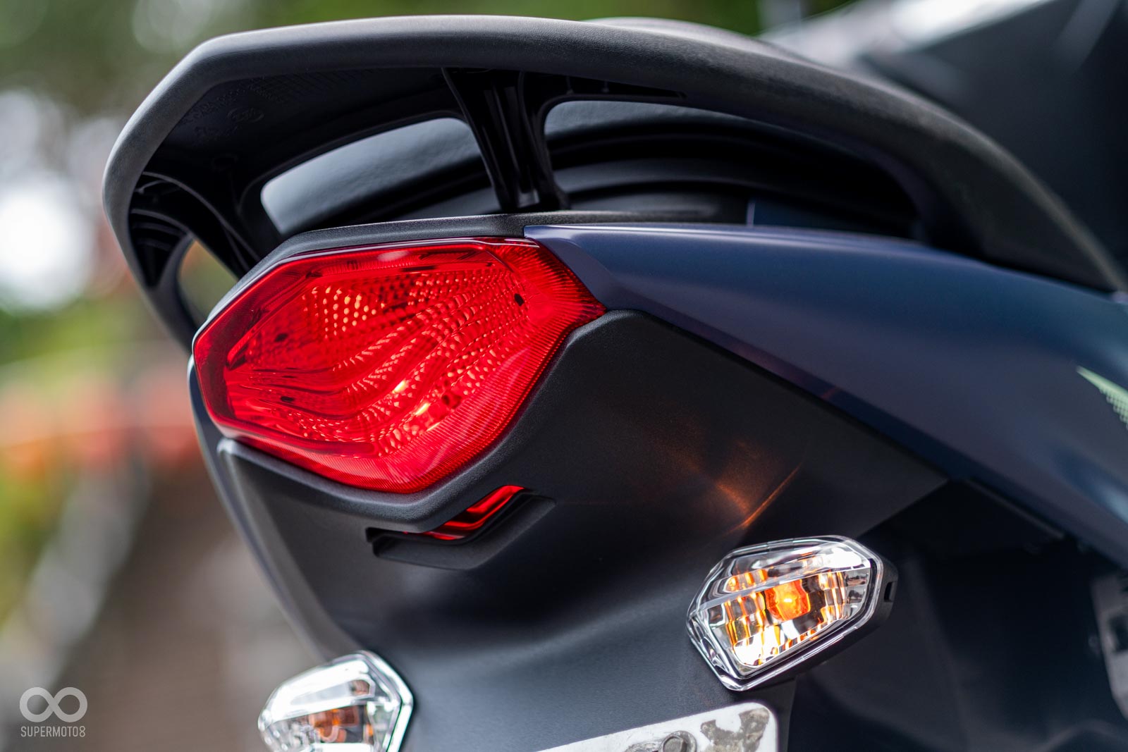 新設計的尾燈、方向燈組，內部採用鹵素燈泡設定