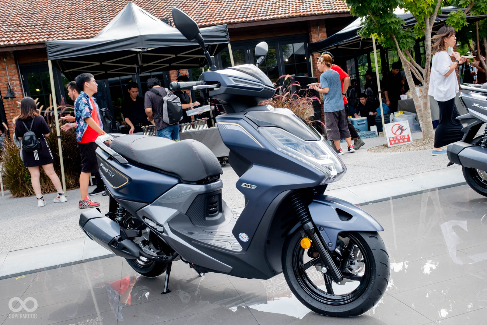 FNX 125新車色「鋼鐵灰」