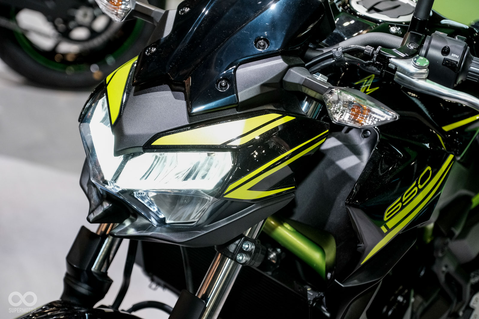 Z650同樣獲得了來自老大哥Z H2的Z Sugomi外觀風格