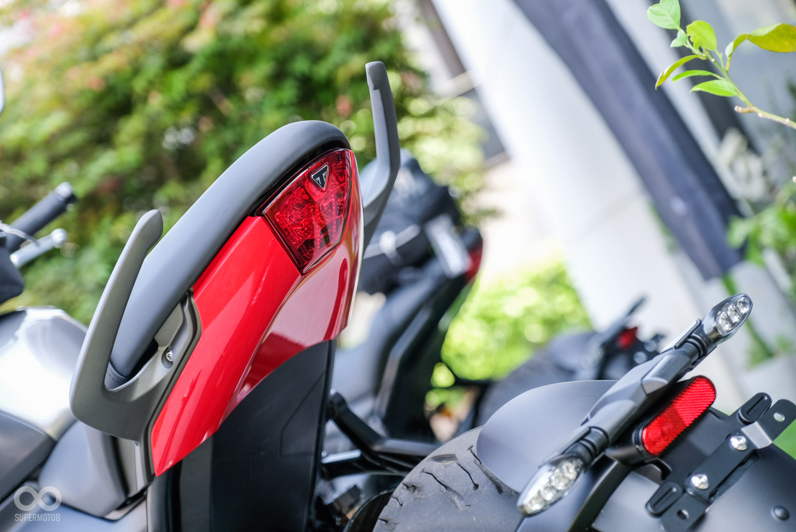 原廠也推出後扶手選配品，提供給大家參考