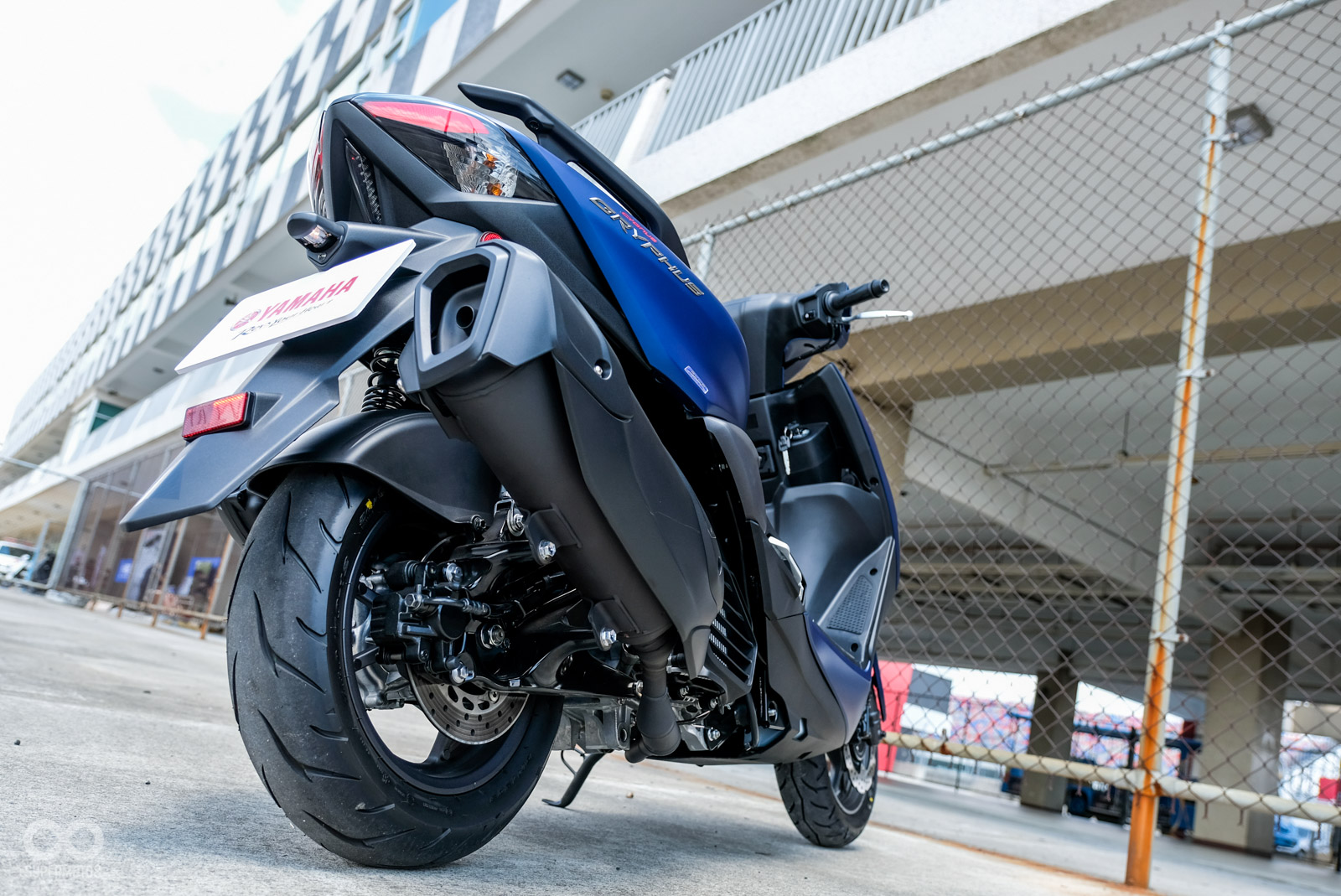 除了前後輪尺碼加大外,後煞車碟盤也獲得升級