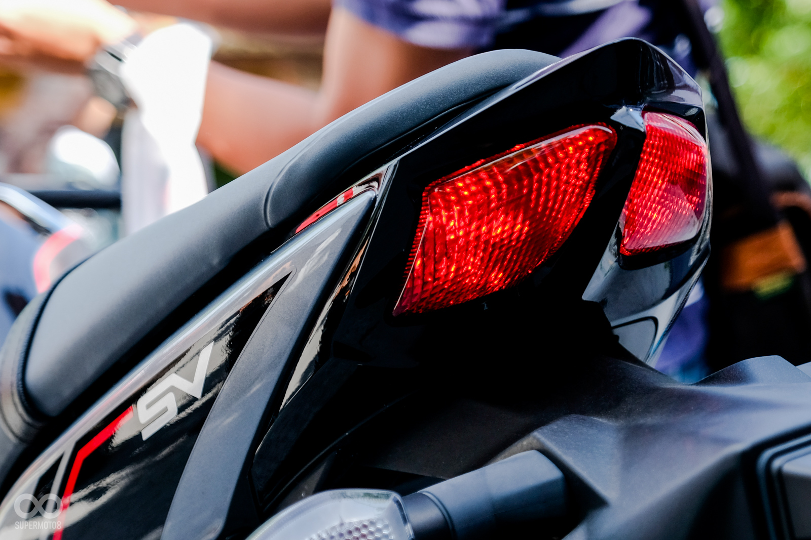 SV650車系有著類似當家大哥GSX-R的尾燈造型