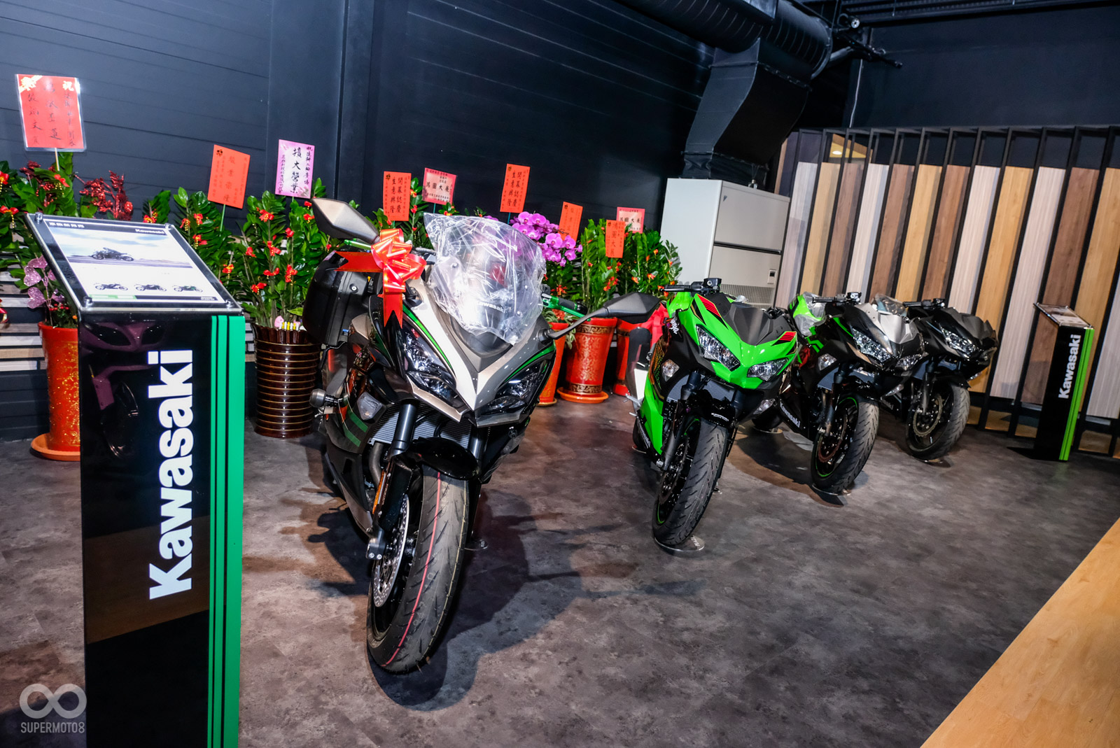 現場展示多款新車，展示空間相當舒適，寬敞