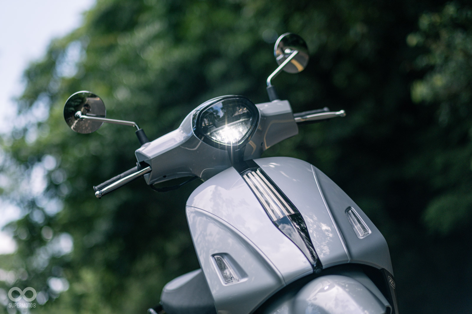 車頭琴弦定位燈質感相當好