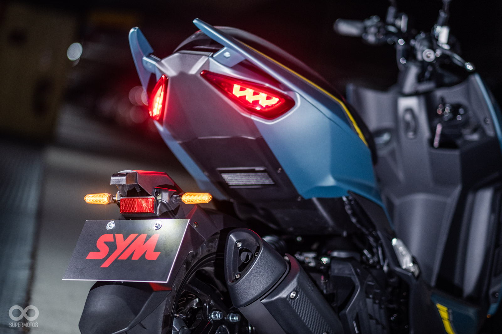 懸浮式車尾原本就辨識度極高，加上本次新增的立體龍紋LED尾燈組，更是讓人一眼就認出這是全新的DRGBT R-EDITION