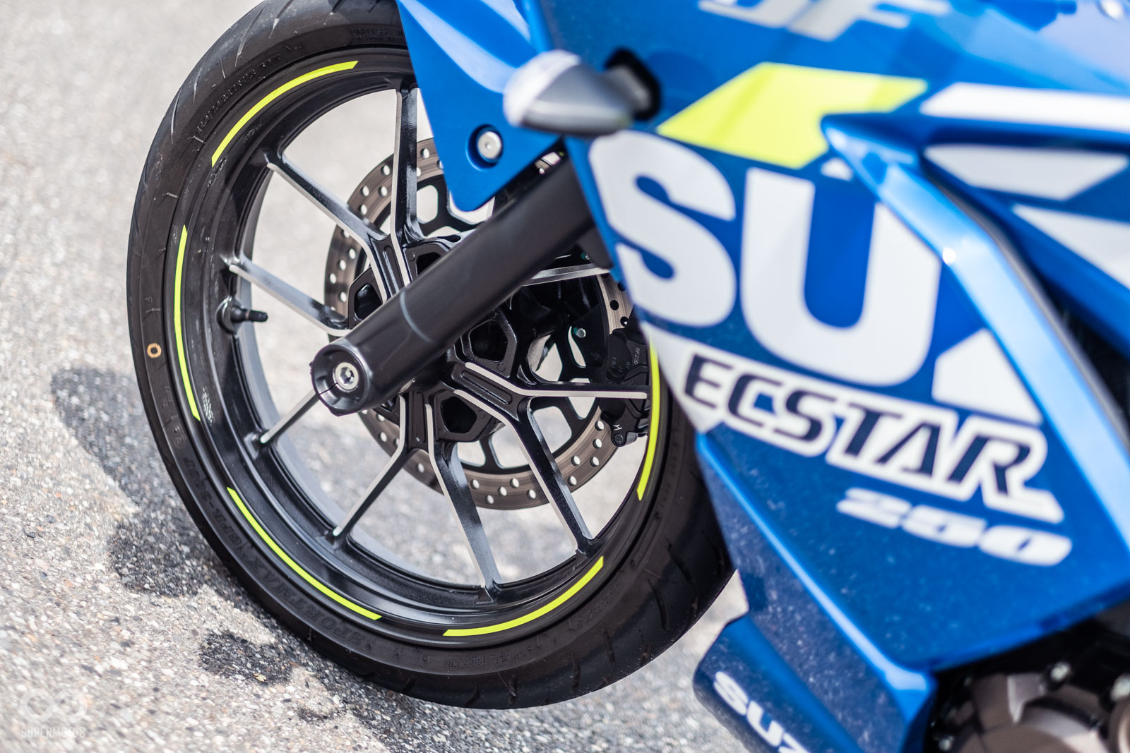 兩版本的輪框都透過切削造型帶來雙色質感