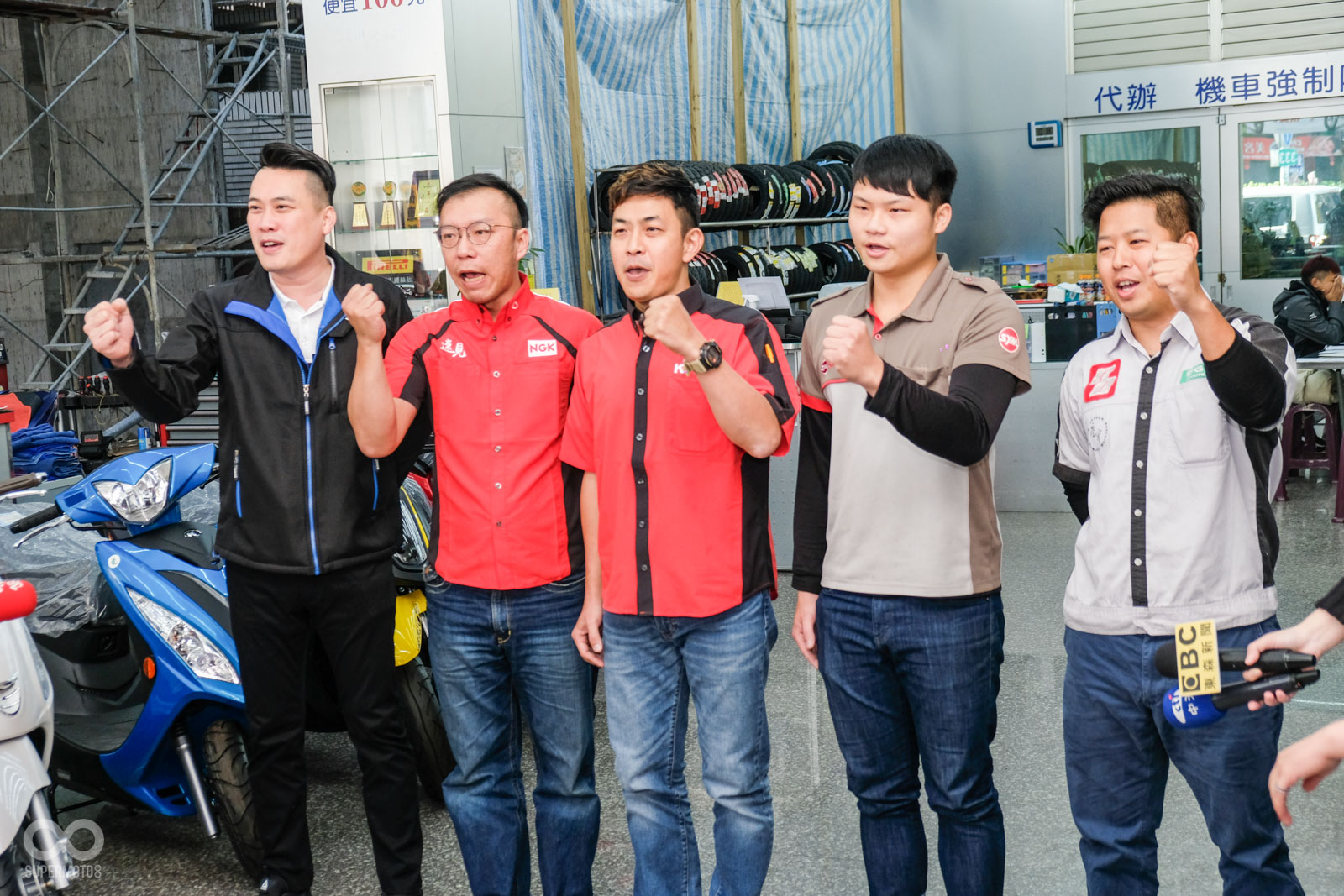 今天 KYMCO、YAMAHA、SYM、PGO四家車行業者代表齊聚台南，合力向中央、地方政府抗議油電不平等