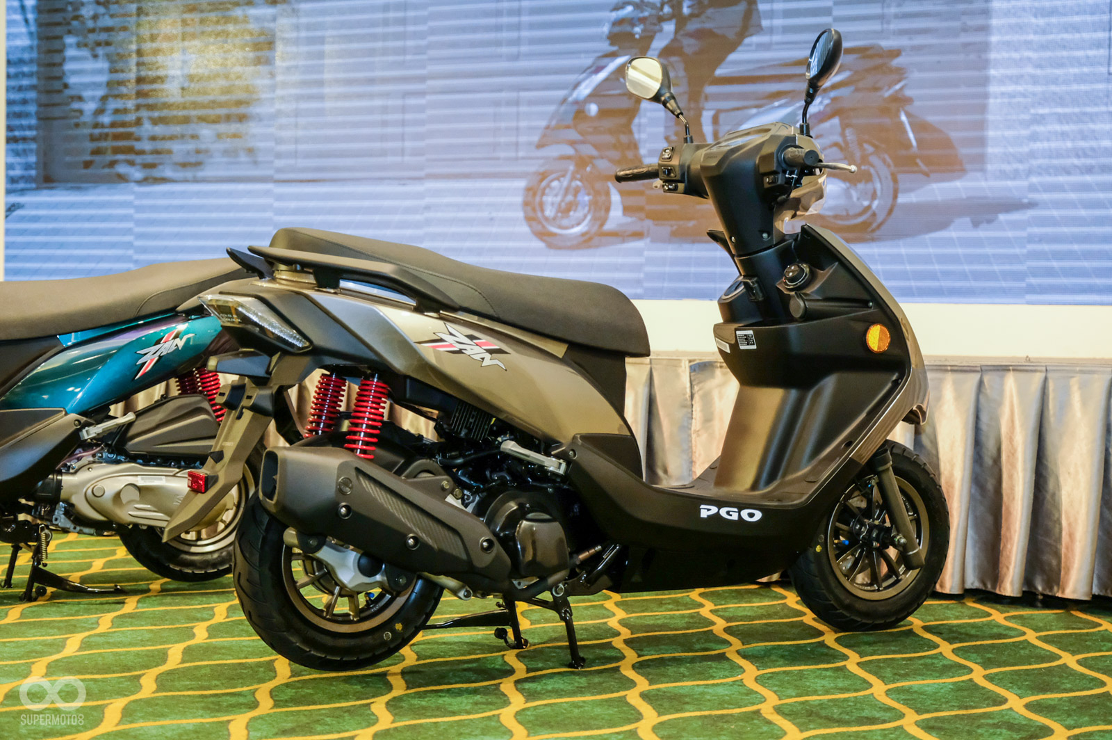 車尾分層造型類似自家TIGRA 200