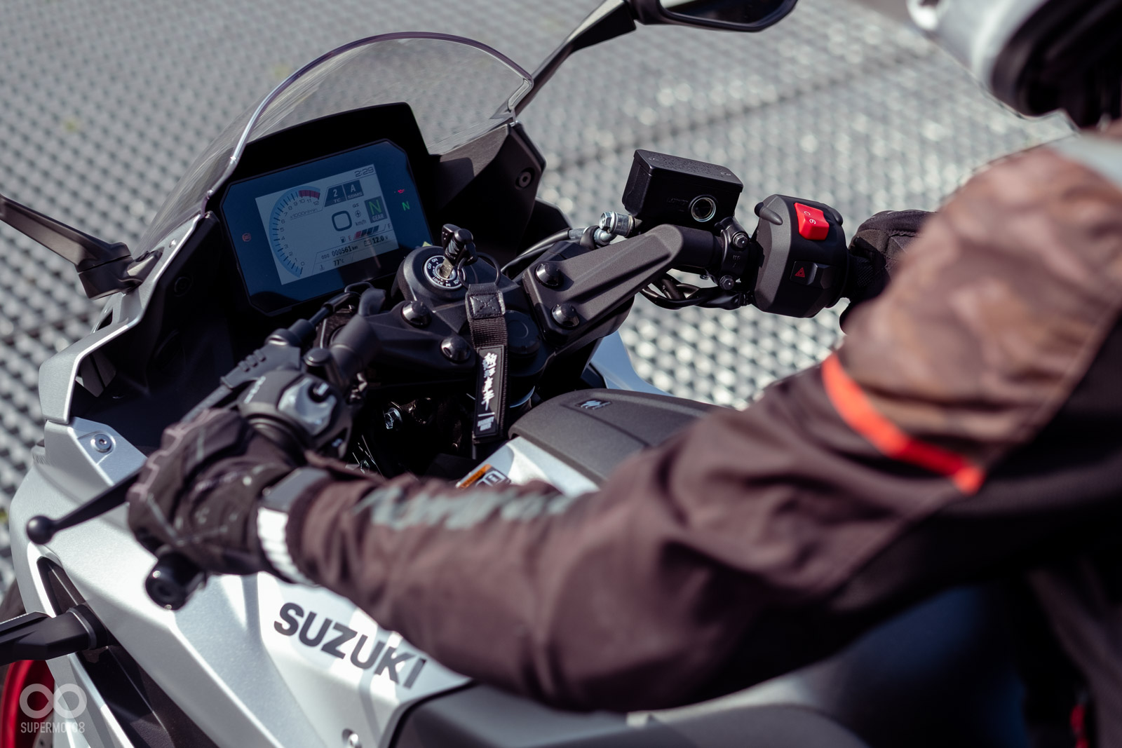 GSX-8R也兼具Suzuki向來非常豐富的輔助配備功能