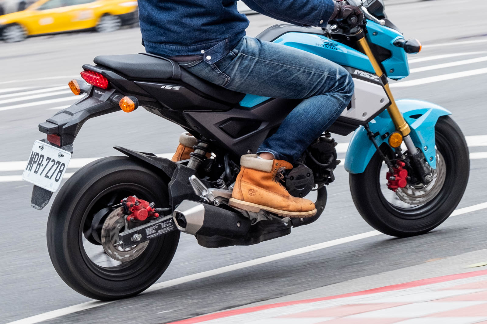 除了長途騎乘和跑山之外,我們也利用上下班、採訪的機會累積都市通勤的里程