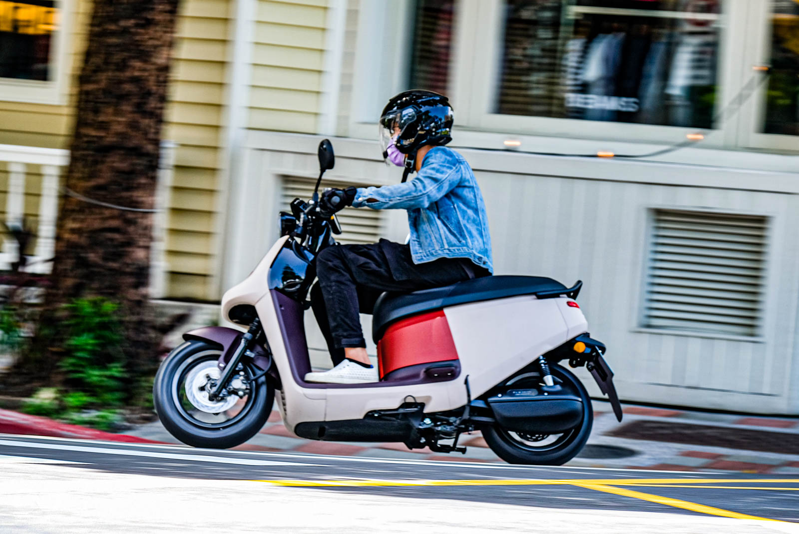 儘管少了VIVA MIX那種靈活的動感感受,VIVA XL在過彎沈穩的表現反而能讓人更安心