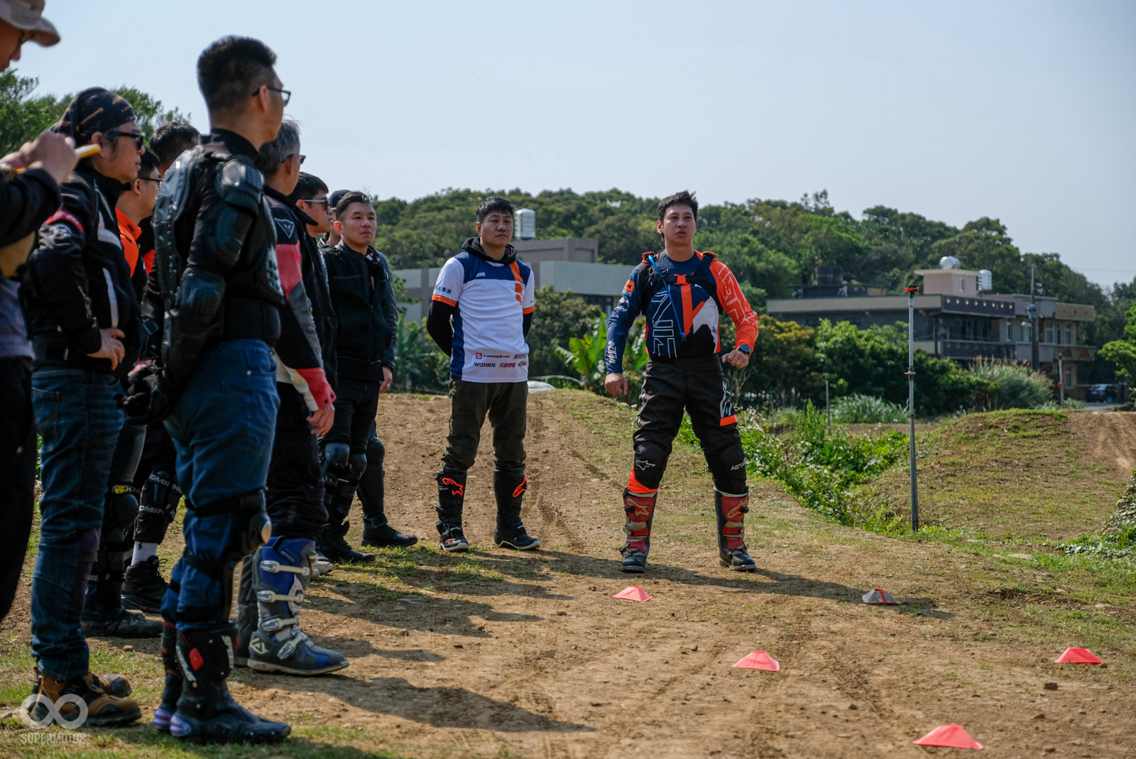 由KTM RIDERS ACADEMY受訓合格的林學誠教官進行教學