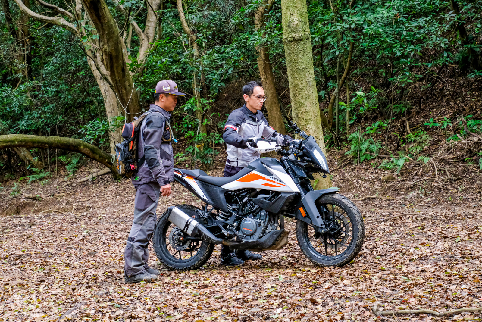 透過慢速的牽車走行，慢慢培養油門、離合器的細微操作