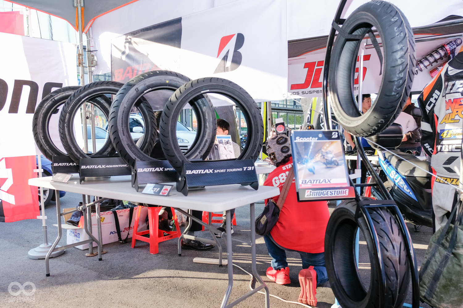 Bridgestone除了競技光頭胎V02之外,也展示了全新上市的T31、A41兩款輪胎。
