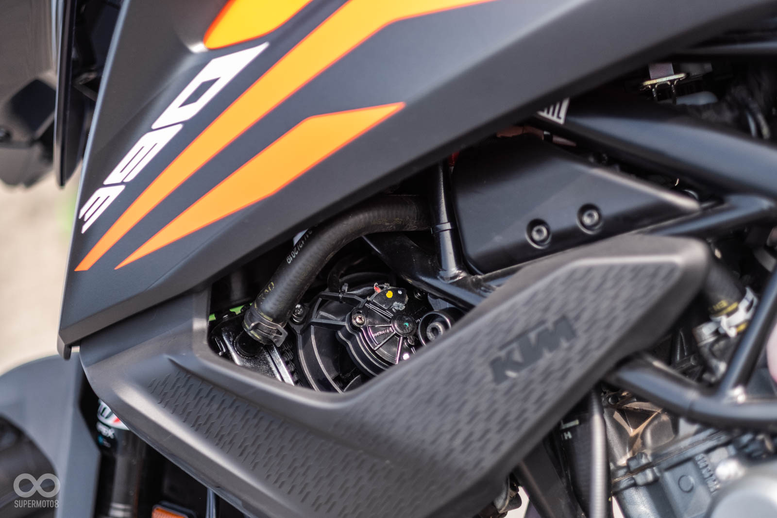 KTM 390 ADVENTURE改為分離式水冷排與雙風扇,散熱效果提升不少