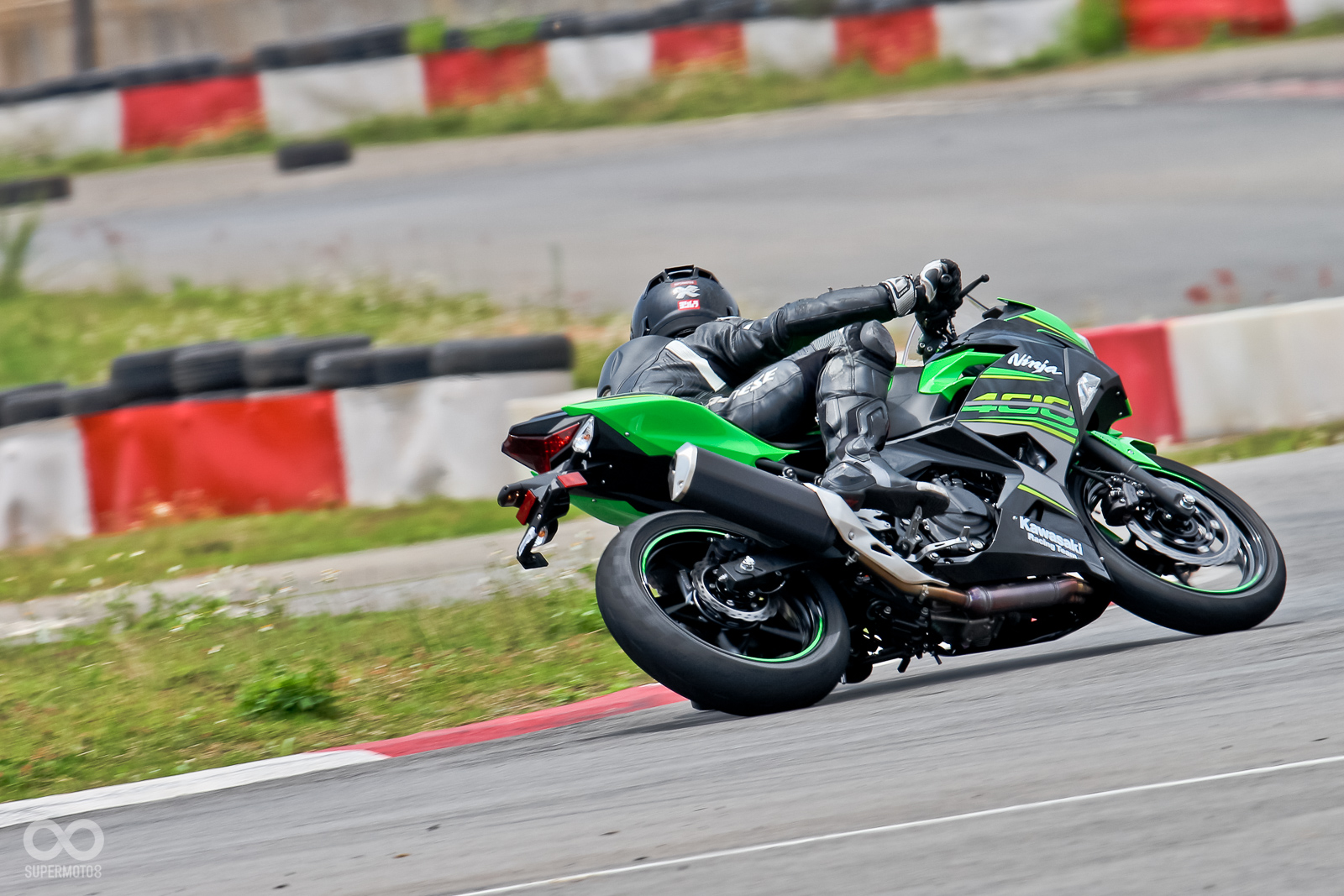 NINJA 400在KAWASAKI的配置下,依舊具備相當優異的動態表現