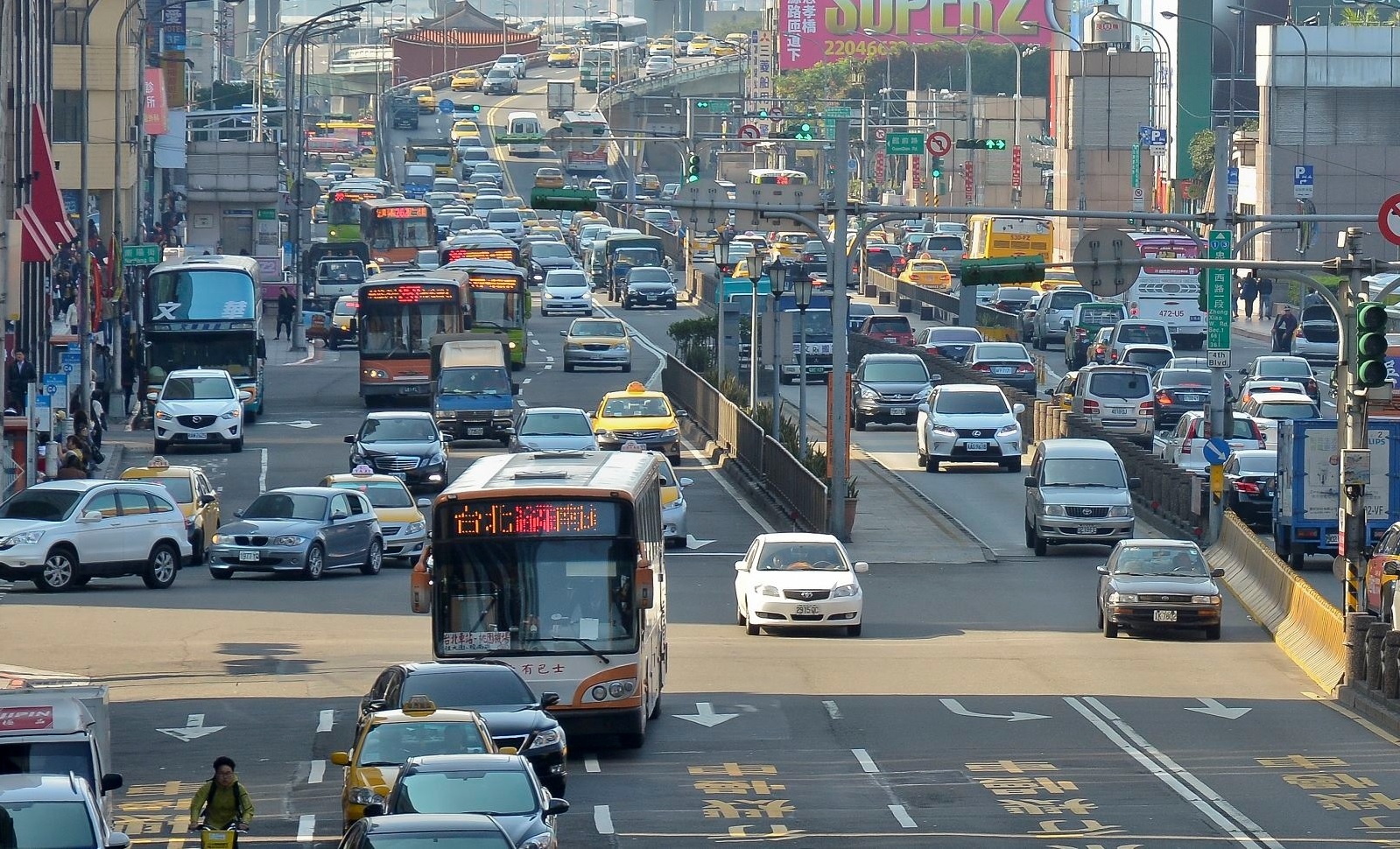 台灣的道路交通非常複雜,除了車輛數量多,車種也多,無形中增加了每個用路人的精神負擔。