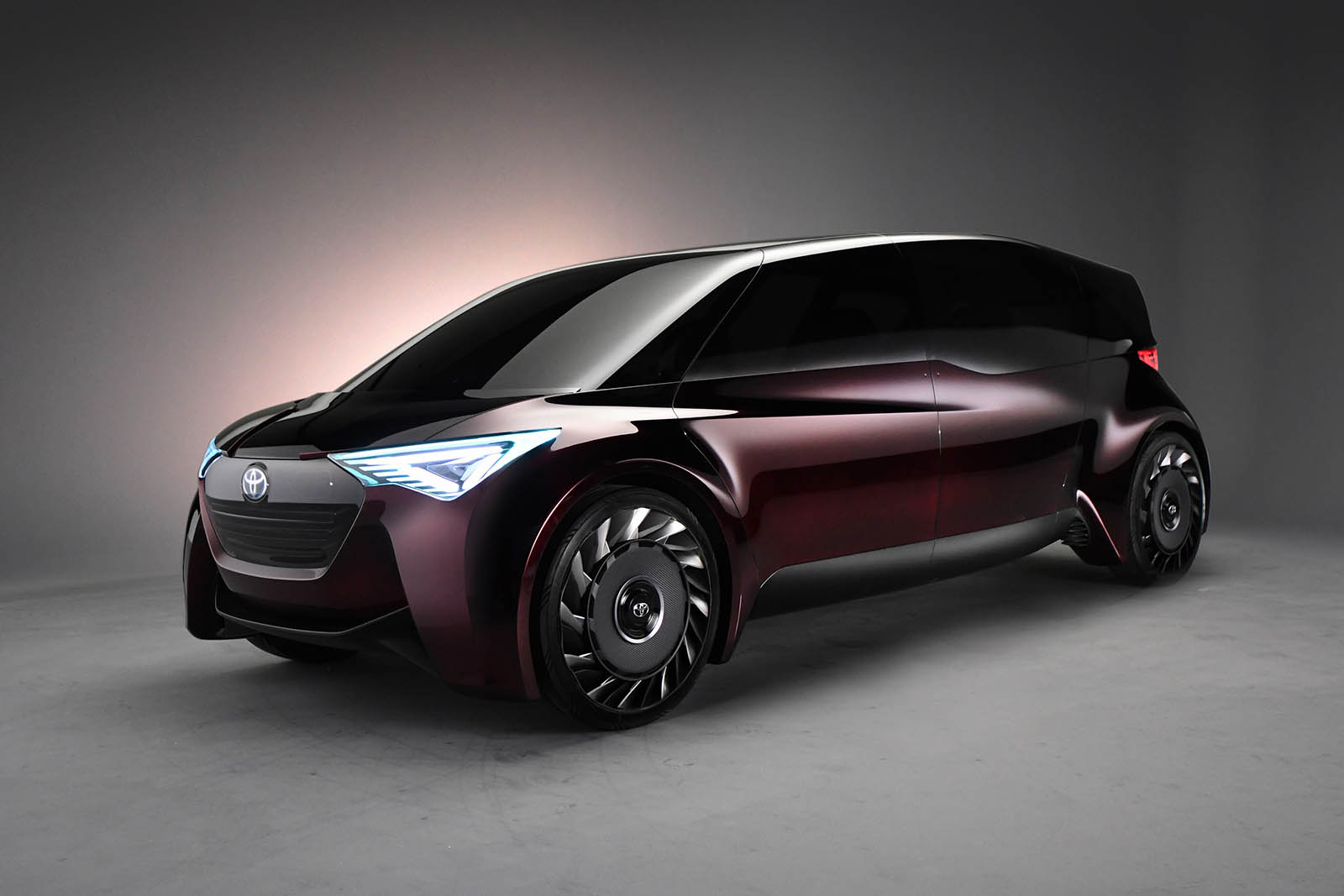 2020 TOYOTA 車展將展出自動駕駛氫燃料電池車TOYOTA FINE-Comfort Ride Concept，擁有彈性座艙設計及AI自動駕駛科技，使移動過程中可創造出各種可能性