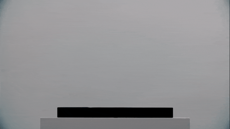 Flyte Hoverboard能在展示台上以8公分的高度漂浮