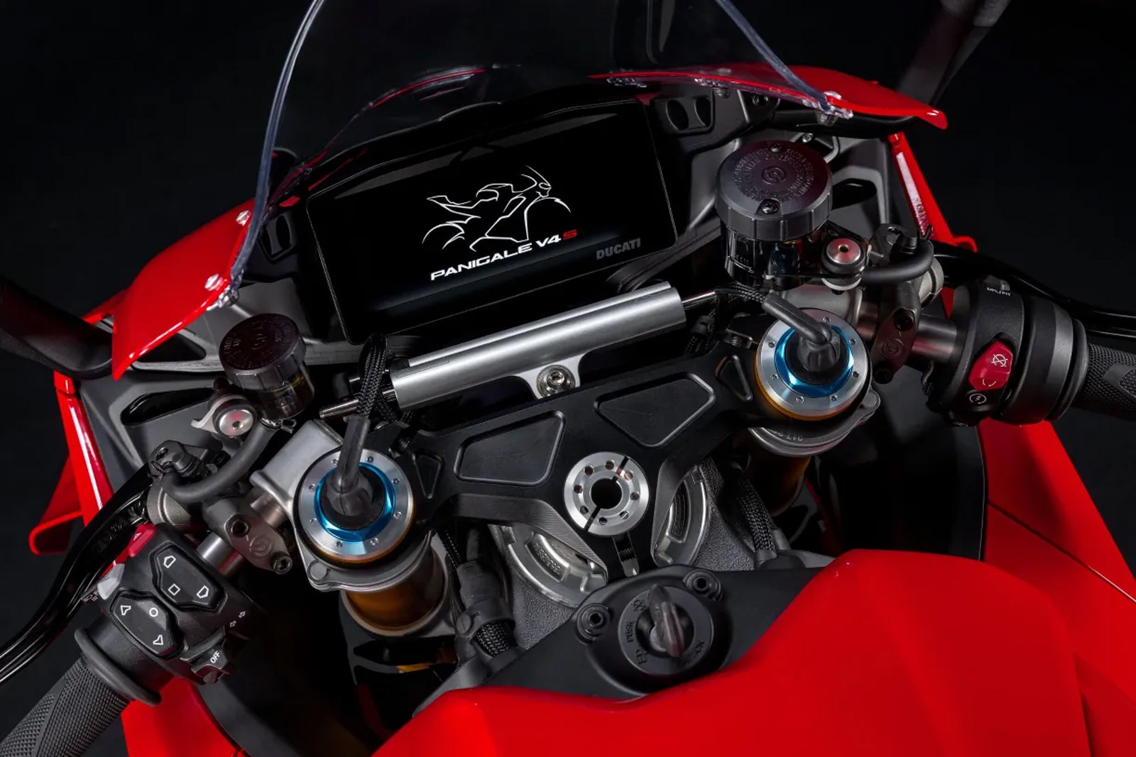 Panigale V4 S版本配備前後Öhlins第三代電子懸吊與Öhlins的防甩頭