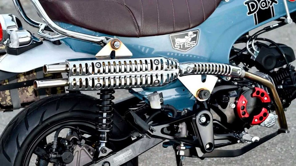 整組套件最亮眼的就是這跟雙出排氣管