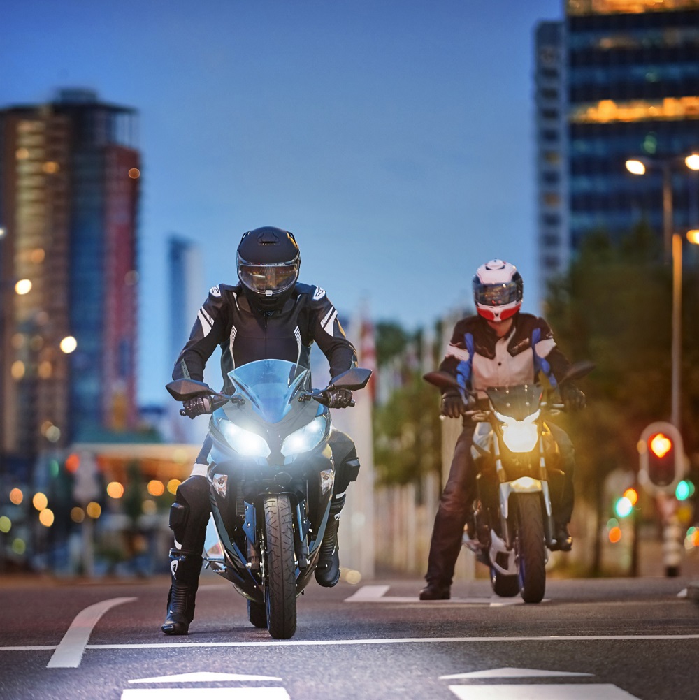 將鹵素頭燈換成LED頭燈的同時，也別忘記要到監理站更換行照