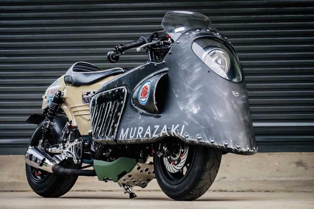 在車展中,也展示了前整流罩受傷的「戰損版」