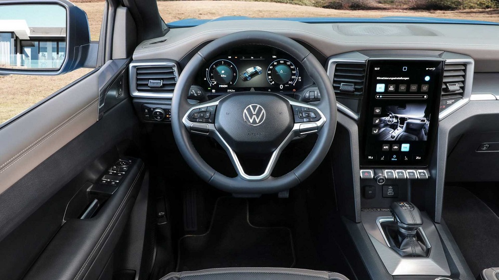 第二代的Volkswagen Amarok換上了8吋或12吋的全數位儀表,中控螢幕下面還有一些類似「鋼琴按鍵」讓你更輕易對車輛進行調整